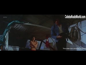 Laura Belli in La polizia ringrazia (1972) 9