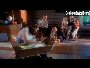 Laura Munsterhjelm in Kivenpyorittajan kyla (1995) 12