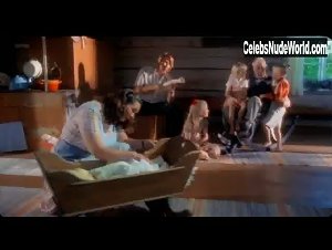 Laura Munsterhjelm in Kivenpyorittajan kyla (1995) 14