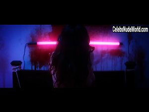 Lidia Casanova in Framed (2017) 19
