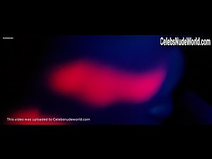 Livia de Bueno in Paraisos Artificiais (2012) 15