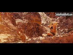 Livia de Bueno in Paraisos Artificiais (2012) 4