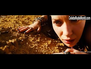 Livia de Bueno in Paraisos Artificiais (2012) 6