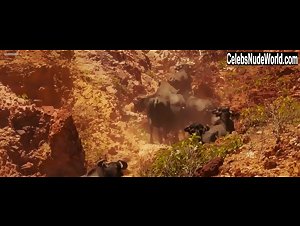 Livia de Bueno in Paraisos Artificiais (2012) 7