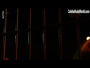 Lea van Acken in Sag mir nichts (2016) 3