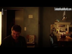 Lea van Acken in Sag mir nichts (2016) 4