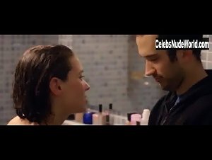 Leona Paraminski in Nije sve u lovi (2013) 8