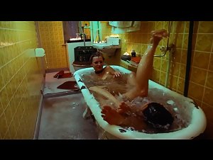 Lilja Loeffler in Sonnenallee (1999) 12
