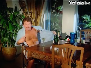 Lisa Allison in La ronde de l'amour (1985) 7