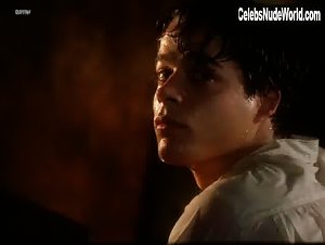 Lola Baldrich in Los jinetes del alba (series) (1990) 18
