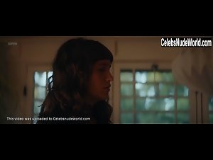 Lola Kirke in Untogether (2018) 20