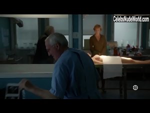 Lucie Peltier in Boulevard du Palais (series) (1999) 14