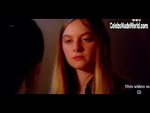 Lucie Ryan in Insoupconnable (series) (2018) 14