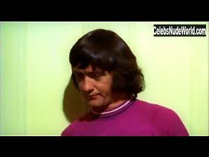 Lynette Curran in Alvin Purple (1973) 10