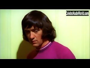 Lynette Curran in Alvin Purple (1973) 6