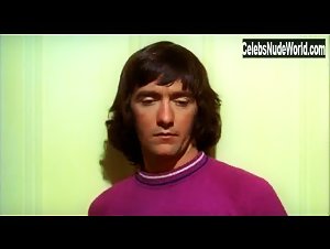Lynette Curran in Alvin Purple (1973) 9
