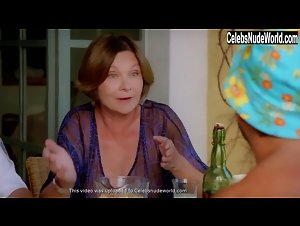 Macha Meril in A dix minutes des naturistes (2012) 17