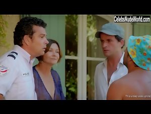 Macha Meril in A dix minutes des naturistes (2012) 18