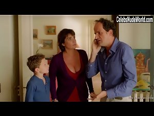 Macha Meril in A dix minutes des naturistes (2012) 8