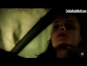 Magdalena Malina in Engrenages (series) (2005) 19