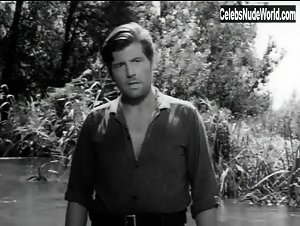Mairi Hronopoulou in To homa vaftike kokkino (1966) 18