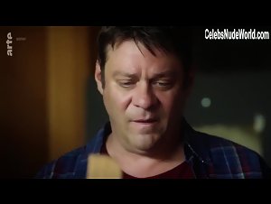 Maja Lehrer in Sag mir nichts (2016) 6