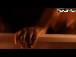 Manie Malone in Viva Riva! (2010) 12
