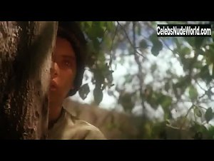 Manuela Aguirre in Una casa con vista al mar (2001) 7
