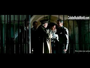 Maria Leon in La voz dormida (2011) 11