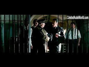 Maria Leon in La voz dormida (2011) 12