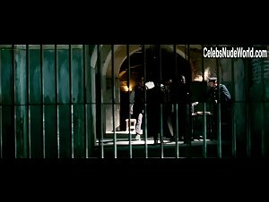Maria Leon in La voz dormida (2011) 9