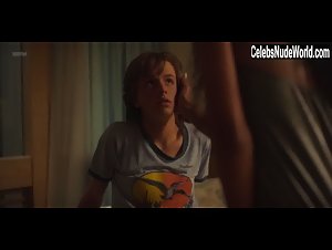 Mariana Gonzalez in Luis Miguel: La Serie (series) (2018) 10