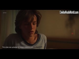 Mariana Gonzalez in Luis Miguel: La Serie (series) (2018) 20