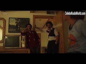 Mariana Gonzalez in Luis Miguel: La Serie (series) (2018) 4