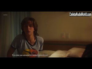 Mariana Gonzalez in Luis Miguel: La Serie (series) (2018) 7