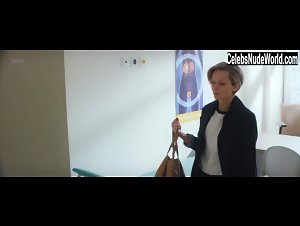 Marieta Zukowska in Botoks (2017) 4