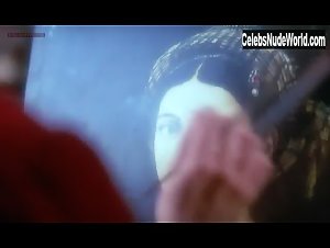Marina Pierro in Les heroines du mal (1979) 6