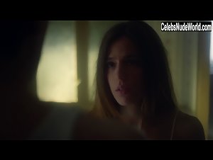Marina Salas in Hache (series) (2019) 17
