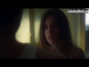 Marina Salas in Hache (series) (2019) 18