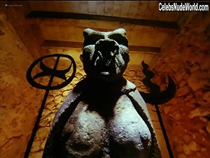 Marta Aviles in Exorcismo (1975) 19