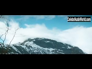 Martina Haag in Glada halsningar fran Missangertrask (2015) 11