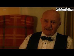 Martina Kratka in Jak basnici cekaji na zazrak (2016) 2