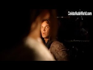 Minna Pirila in Esa ja Vesa - auringonlaskun ratsastajat (1994) 2