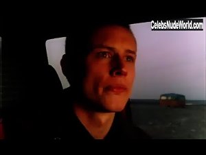 Mira Wanting in Surferne kommer (1998) 10
