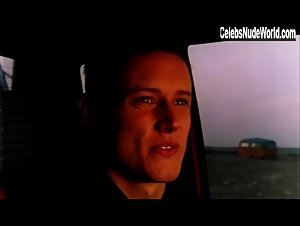 Mira Wanting in Surferne kommer (1998) 3