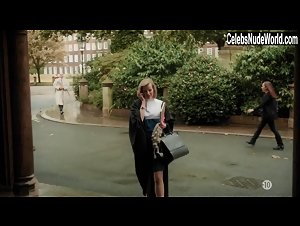 Miranda Raison in Spotless S01E02 (series) (2015) 2