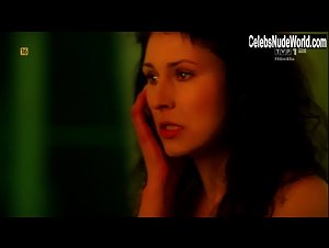 Monika Radziwon in Nie opuszczaj mnie (2010) 15