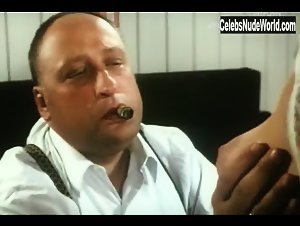 Monika Rohde in Hausfrauen-Report 2: Der neue Hausfrauen-Report (1971) 15