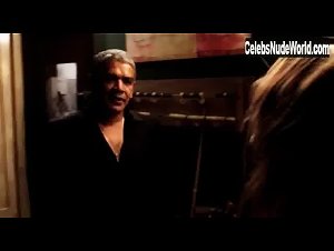 Nailea Norvind in La otra familia (2011) 13