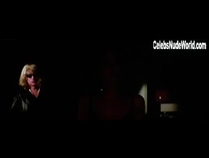 Nancy Allen in Dressed to Kill (1980) 10